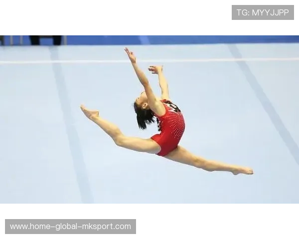 体操地板动作优雅绝伦——舞动在极致的艺术与力量之间